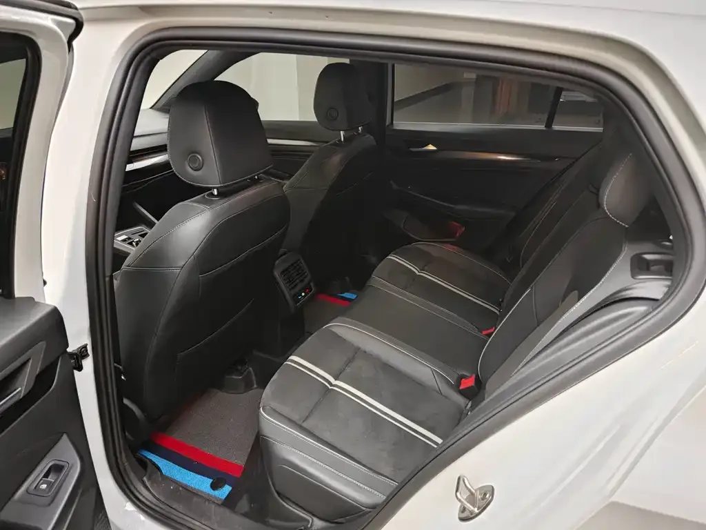 Volkswagen Golf 2022 из CN, фото 9