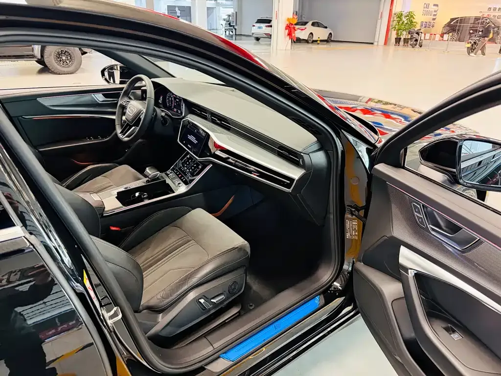 Audi A6L 2023 из CN, фото 10