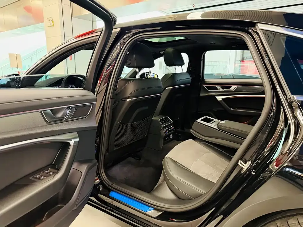 Audi A6L 2023 из CN, фото 7