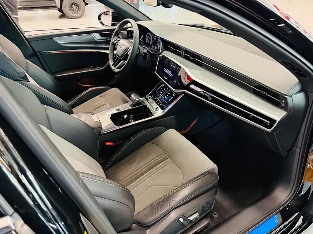 Audi A6L 2023 из CN, фото 8