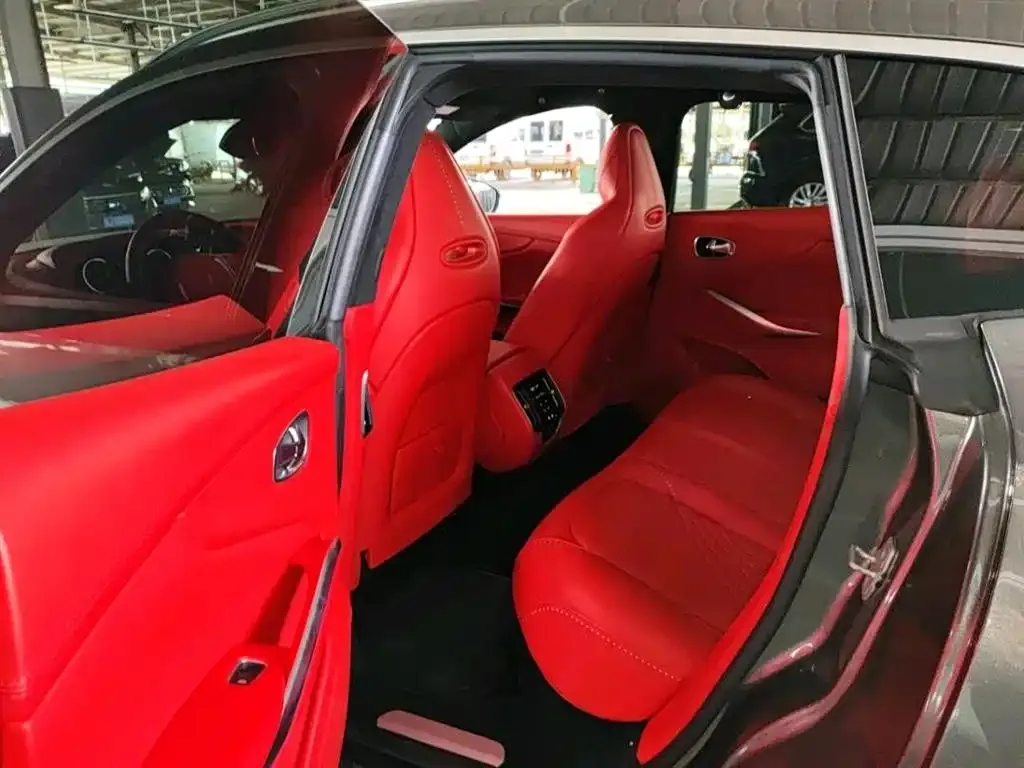 Aston Martin DBX 2021 из CN, фото 9
