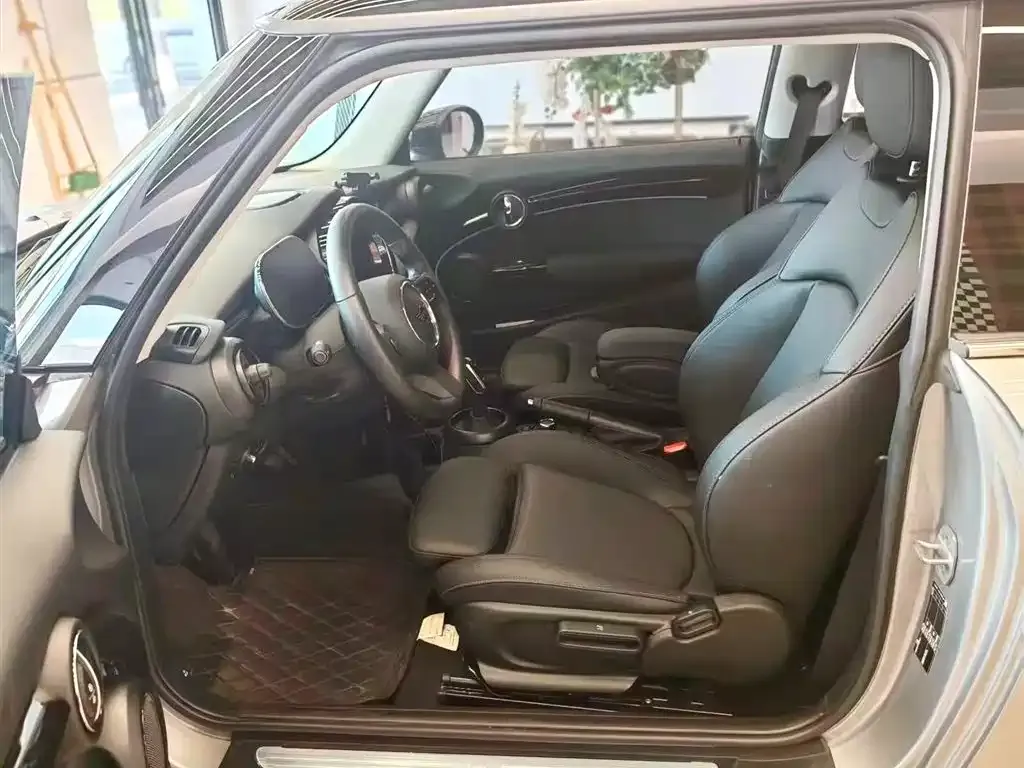 MINI Cooper (3-door) 2023 из CN, фото 2