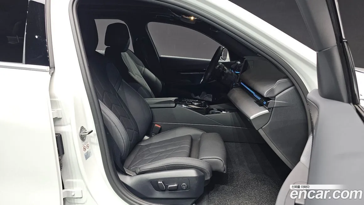 BMW 5-Series 2024 из KR, фото 10