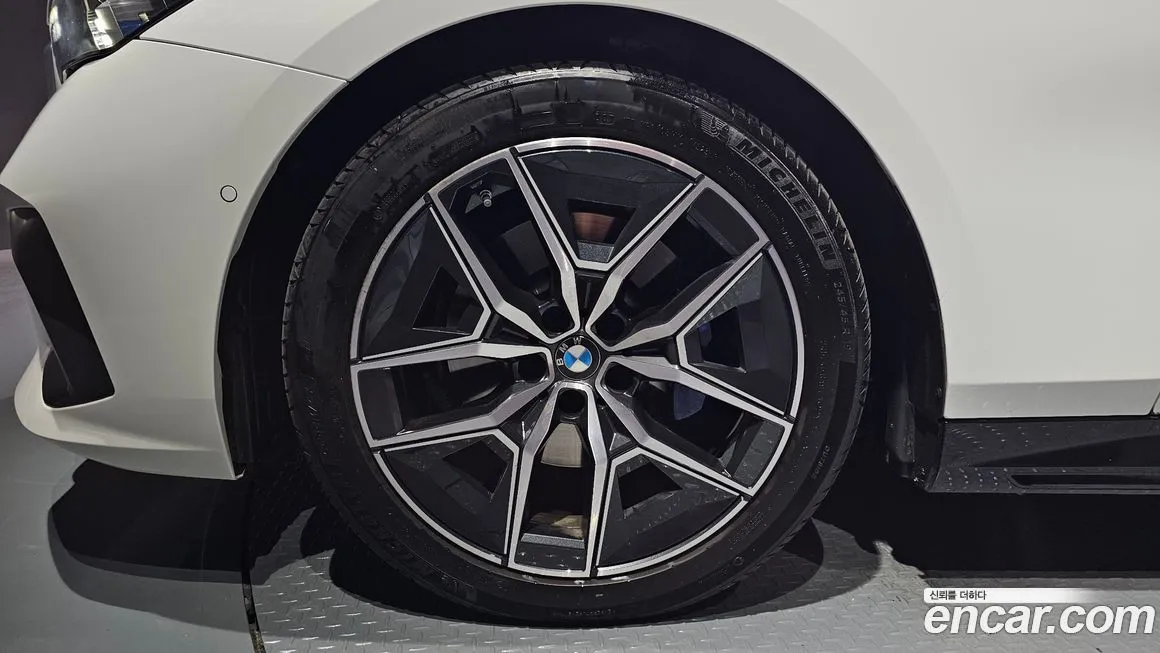 BMW 5-Series 2024 из KR, фото 5