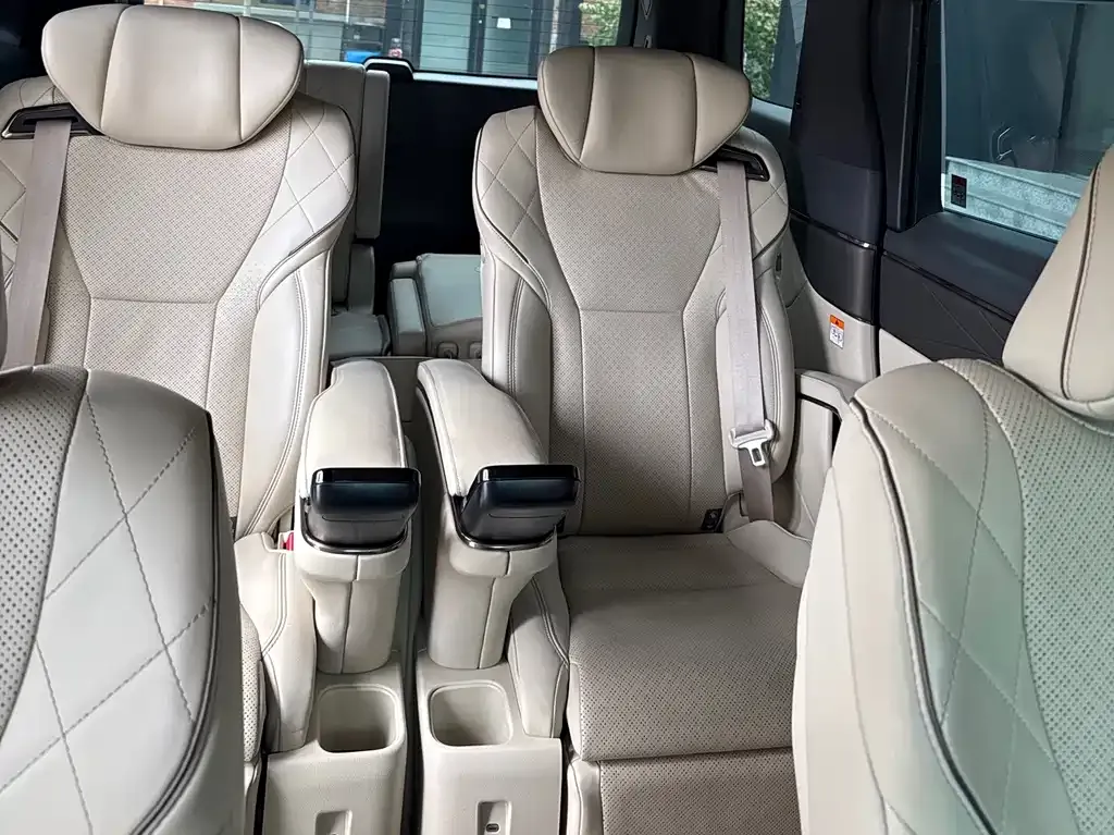 Toyota Alphard 2023 из CN, фото 7