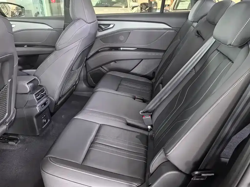 Audi Q5 e-tron 2024 из CN, фото 8