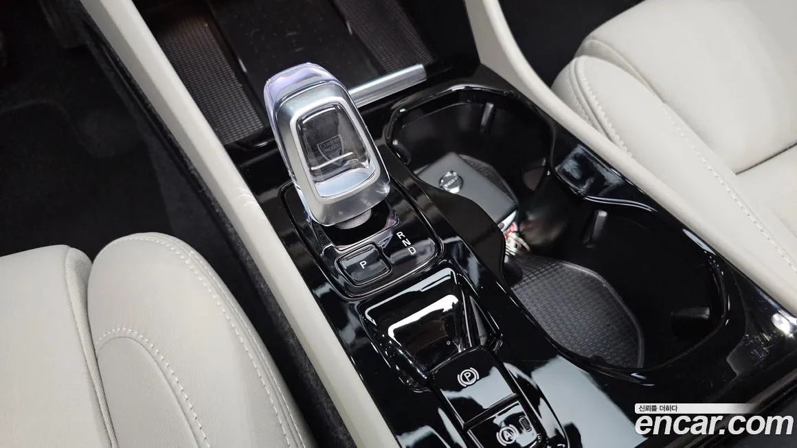 Volvo XC40 2024 из KR, фото 9