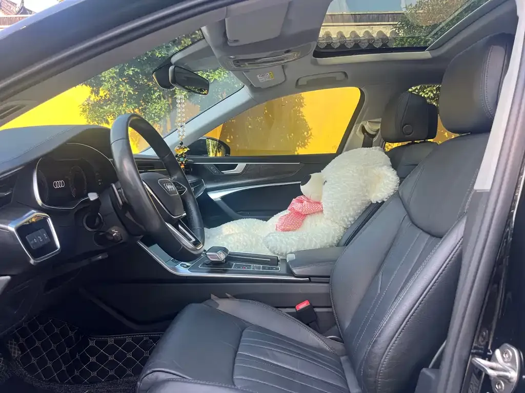 Audi A6L 2021 из CN, фото 6