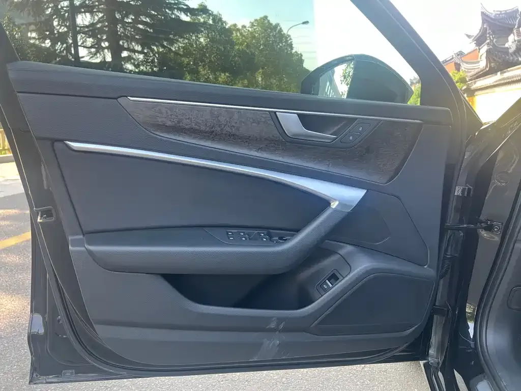 Audi A6L 2021 из CN, фото 8