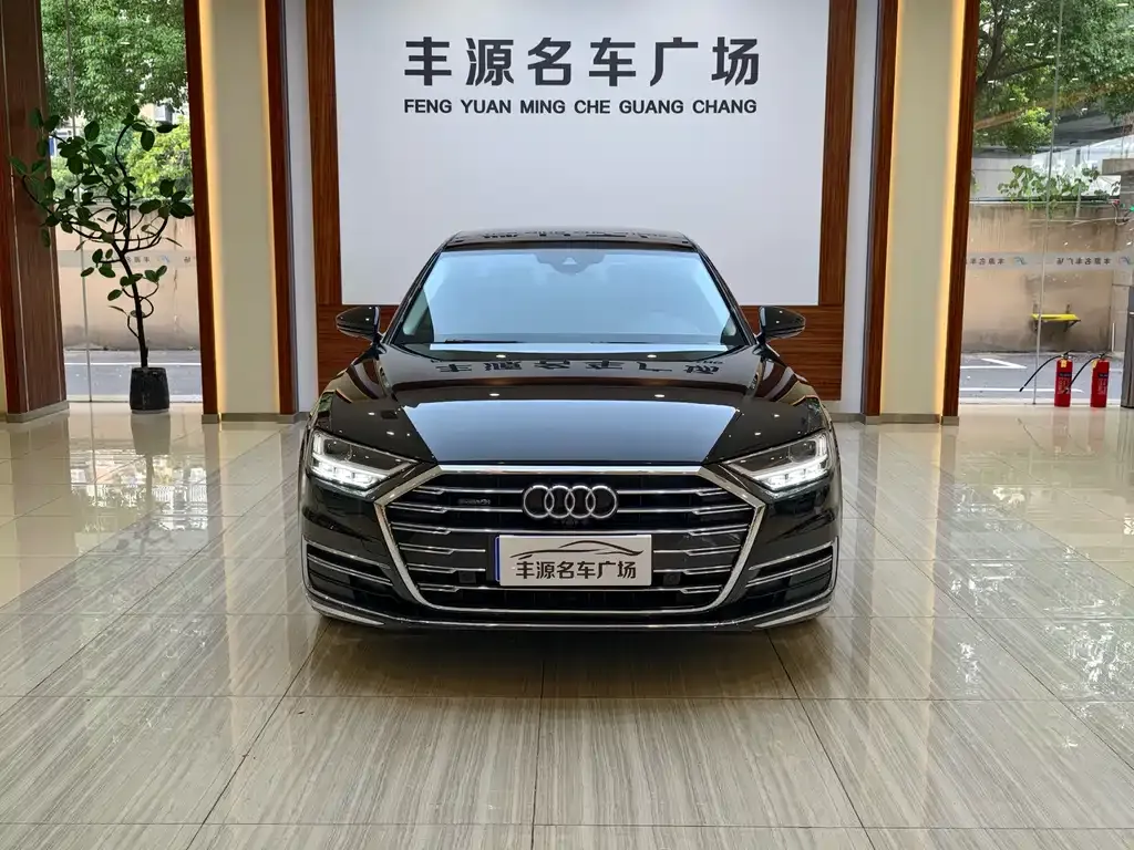 Audi A8 2021 из CN, фото 2