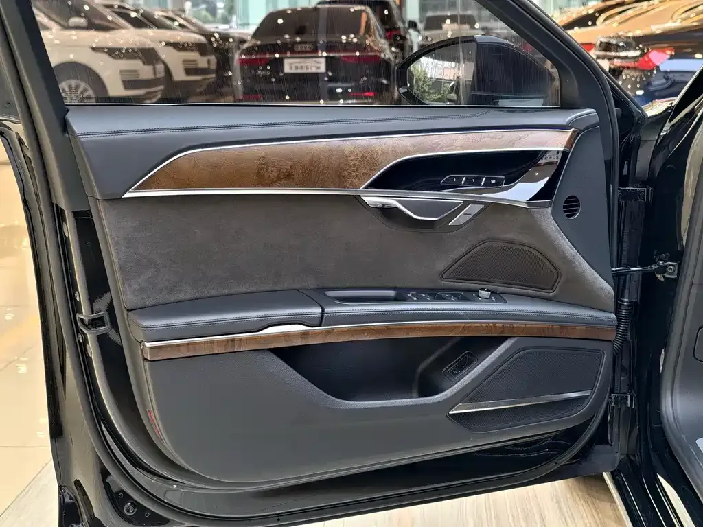 Audi A8 2021 из CN, фото 4