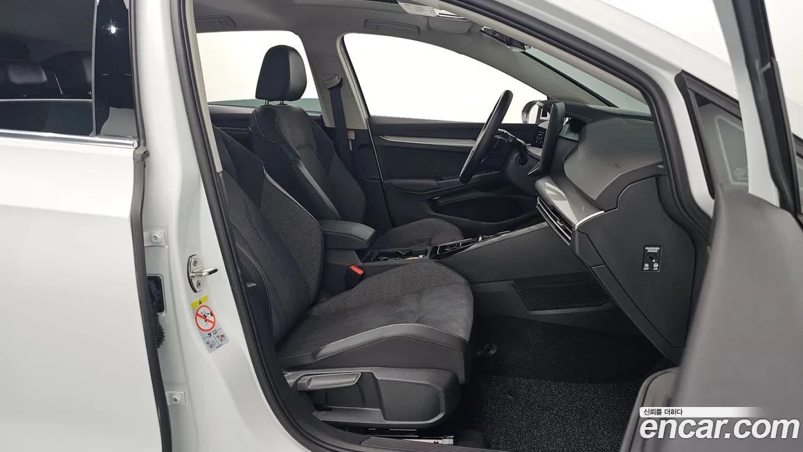 Volkswagen Golf 2025 из KR, фото 10