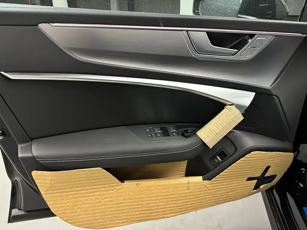 Audi A7L 2024 из CN, фото 4
