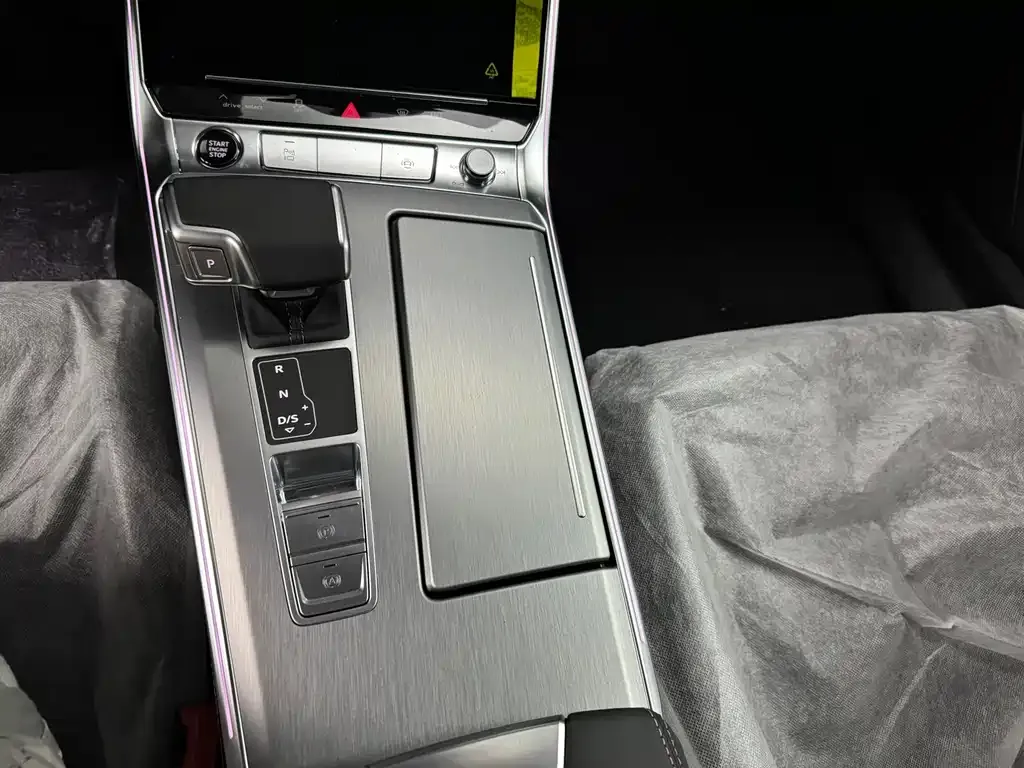 Audi A7L 2024 из CN, фото 8