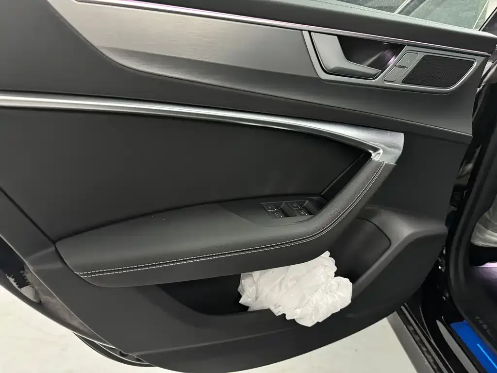 Audi A7L 2024 из CN, фото 9