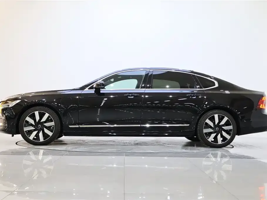 Volvo S90 PHEV 2024 из CN, фото 3