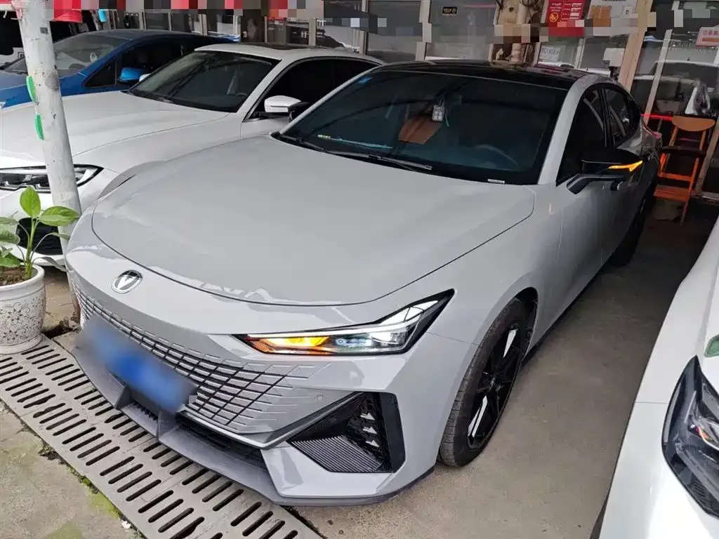 Changan UNI-V 2023 из CN, фото 2