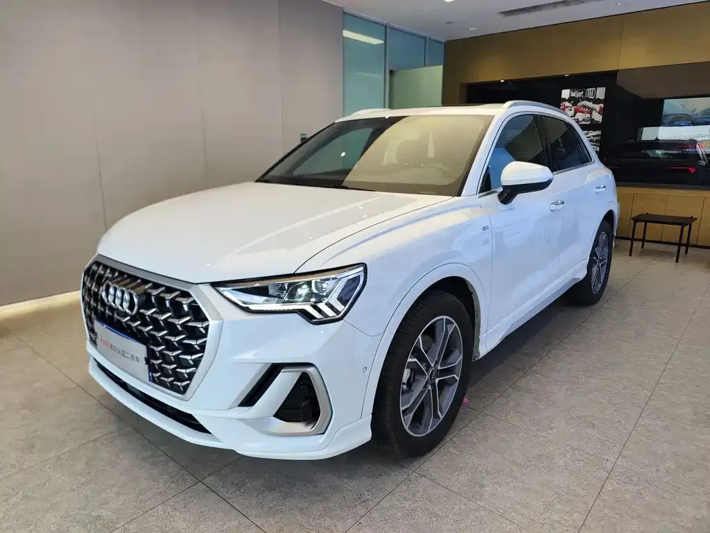 Audi Q3 2024 из CN, фото 1