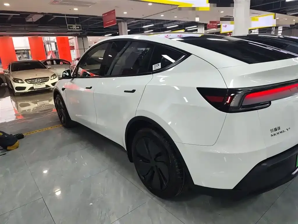 Tesla Model Y 2025 из CN, фото 5