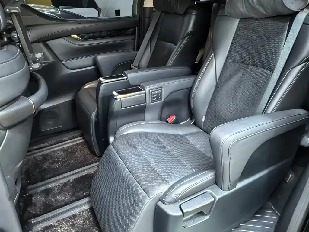 Toyota Vellfire 2024 из CN, фото 5