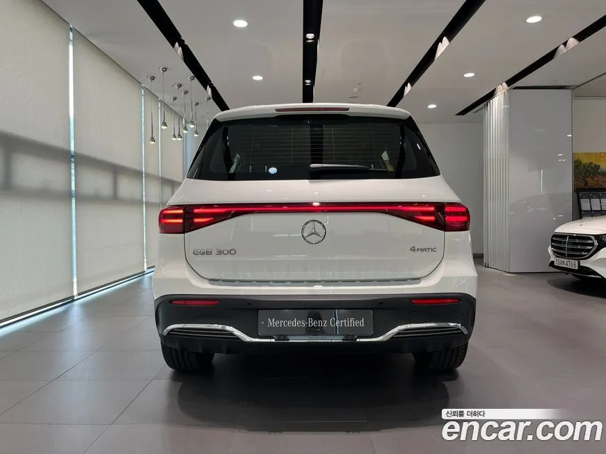 Mercedes-Benz EQB — фото 4
