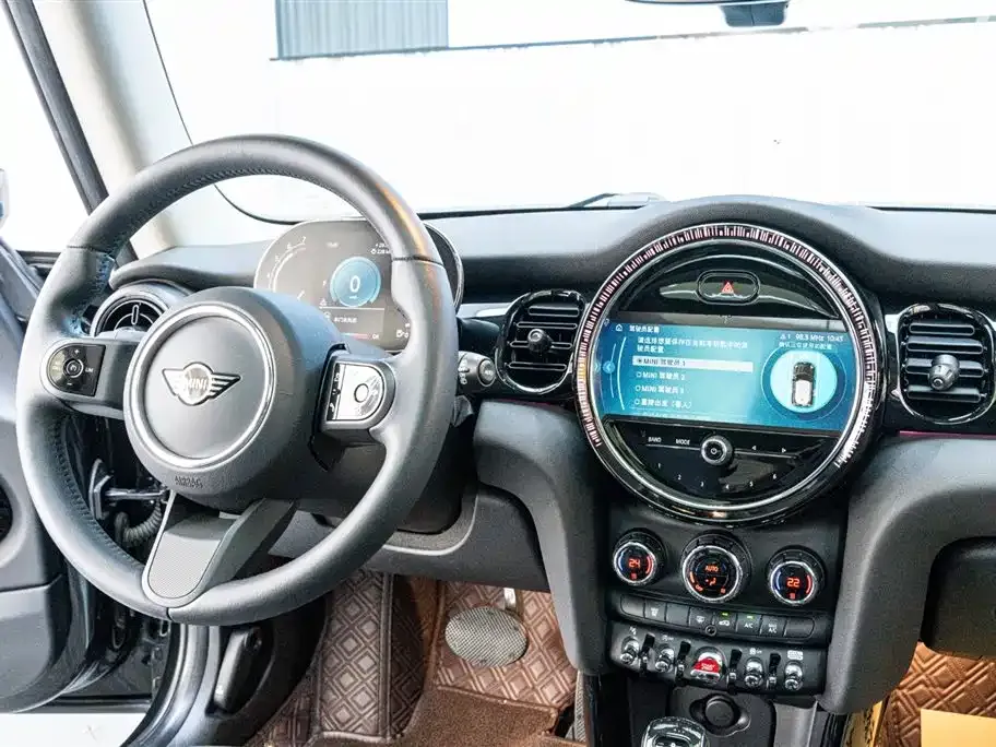 MINI Cooper (3-door) 2023 из CN, фото 10