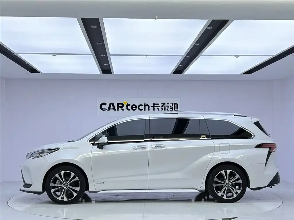 Toyota Granvia 2023 из CN, фото 2