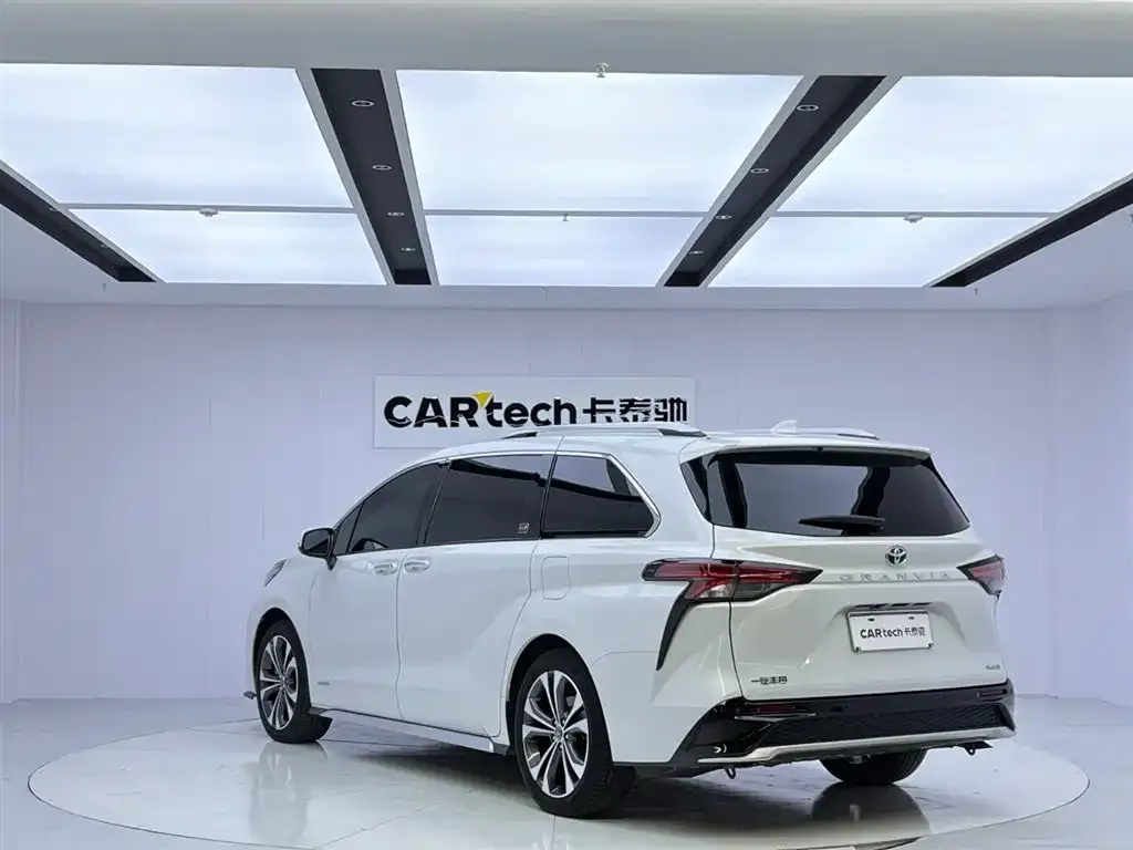 Toyota Granvia 2023 из CN, фото 3