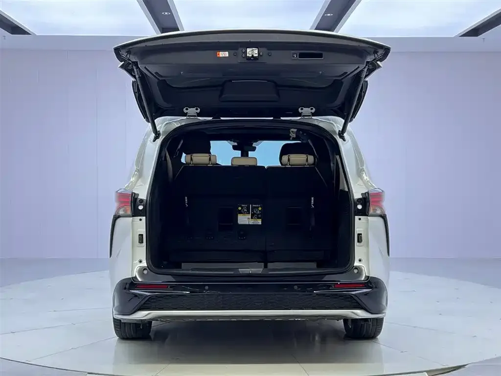 Toyota Granvia 2023 из CN, фото 9