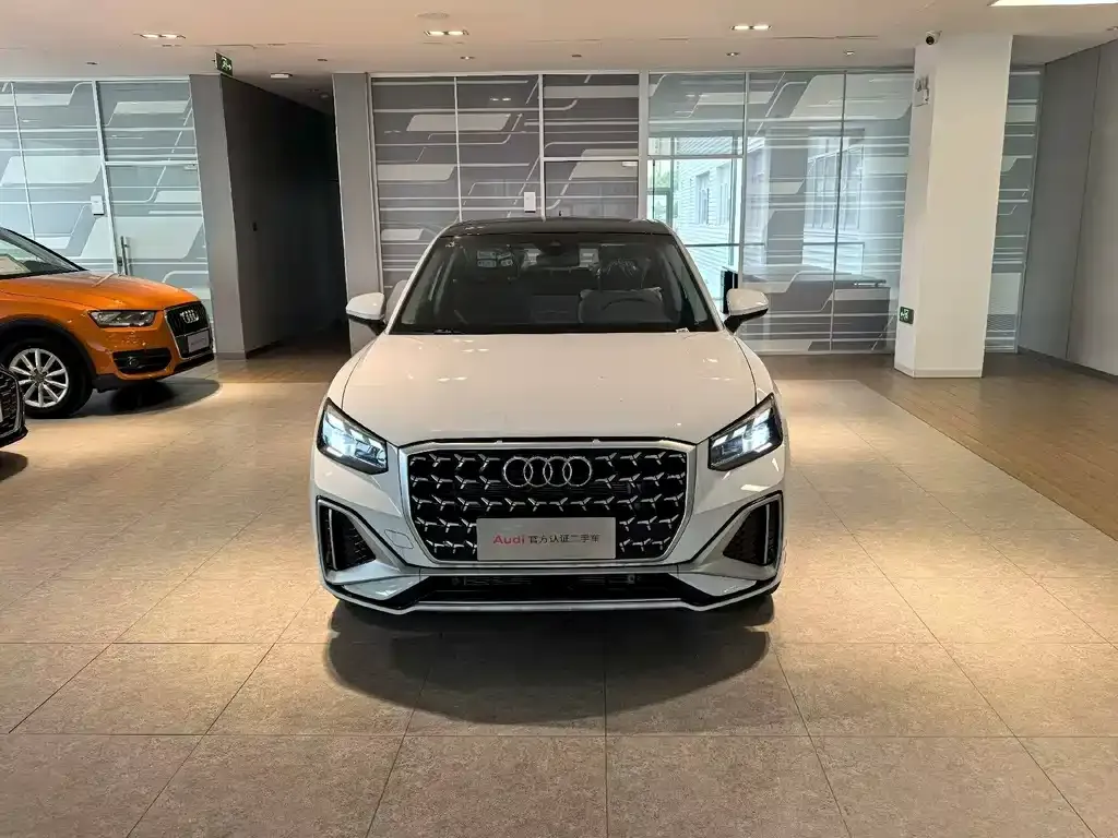 Audi Q2L 2025 из CN, фото 2