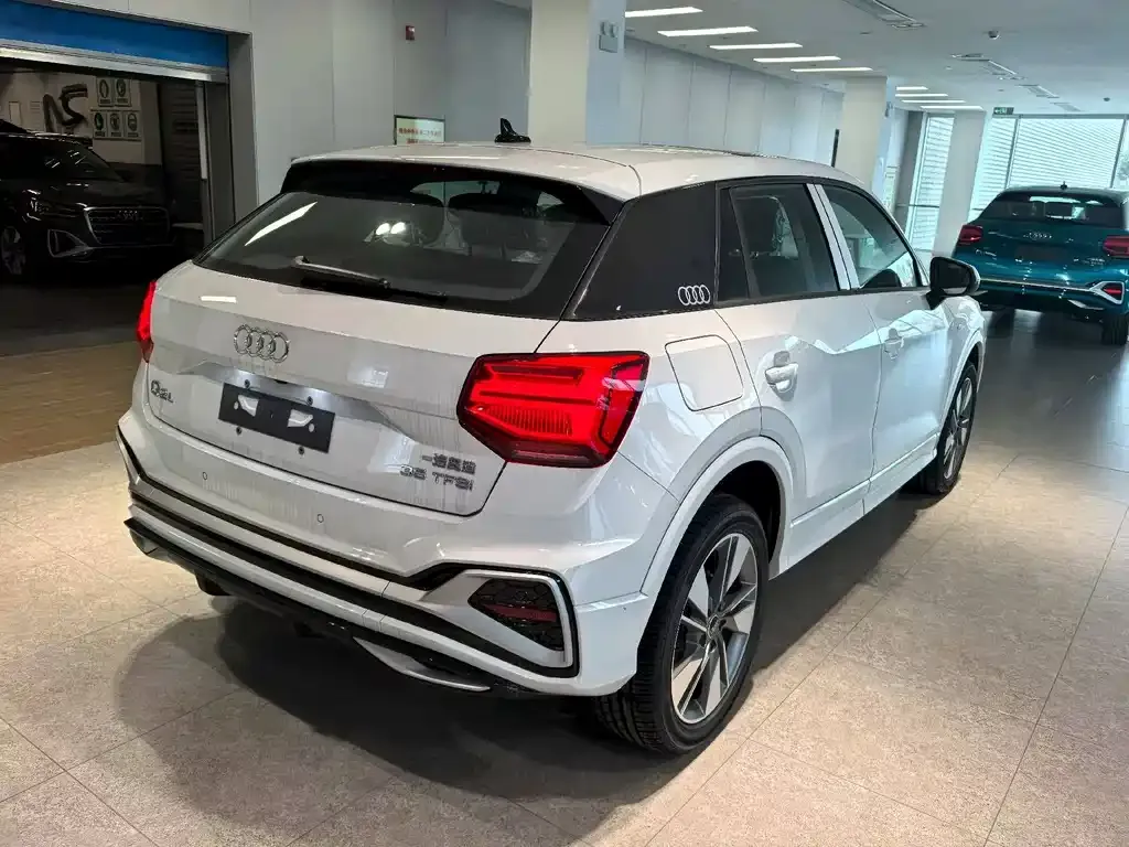 Audi Q2L 2025 из CN, фото 4