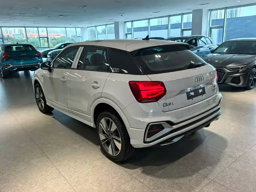 Audi Q2L 2025 из CN, фото 6