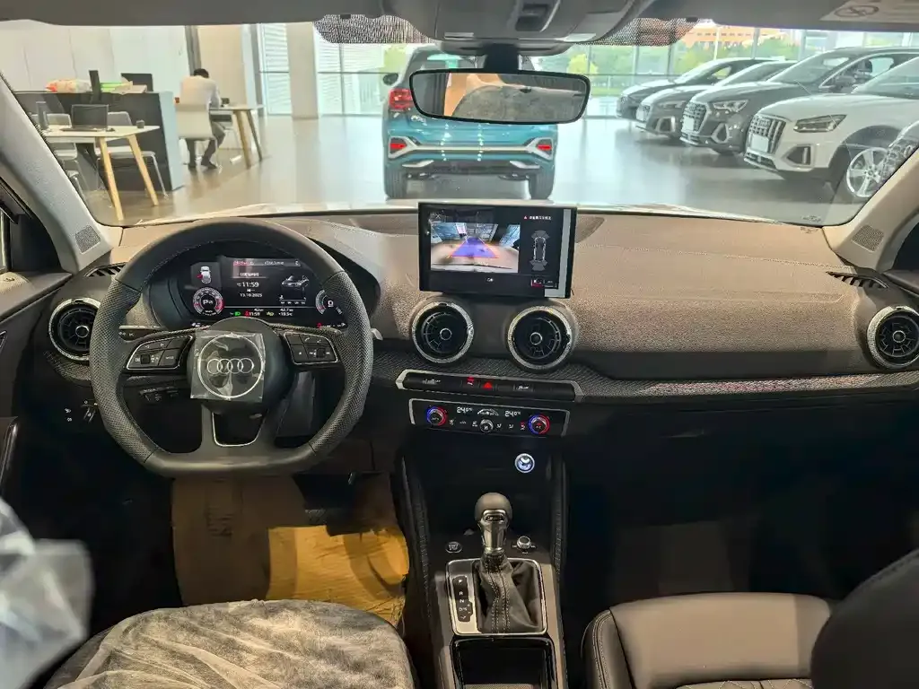 Audi Q2L 2025 из CN, фото 7