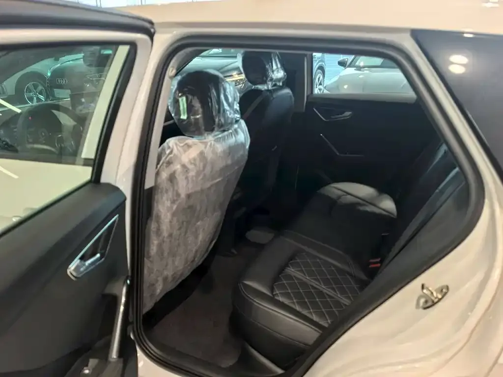 Audi Q2L 2025 из CN, фото 9