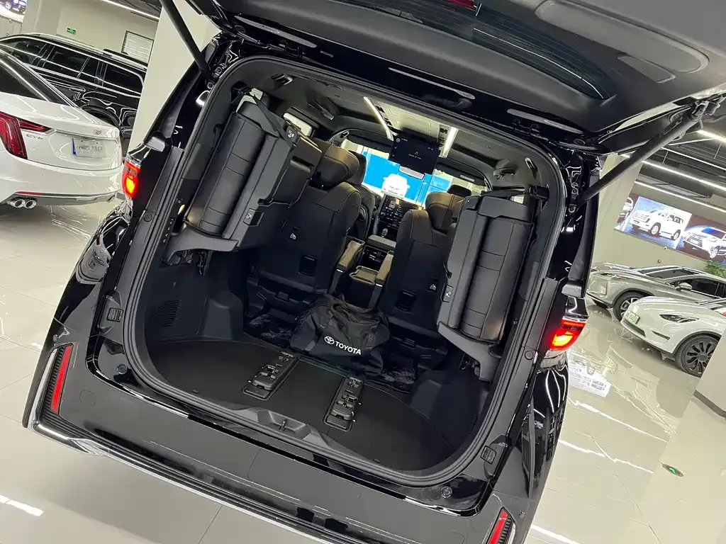 Toyota Vellfire 2024 из CN, фото 8