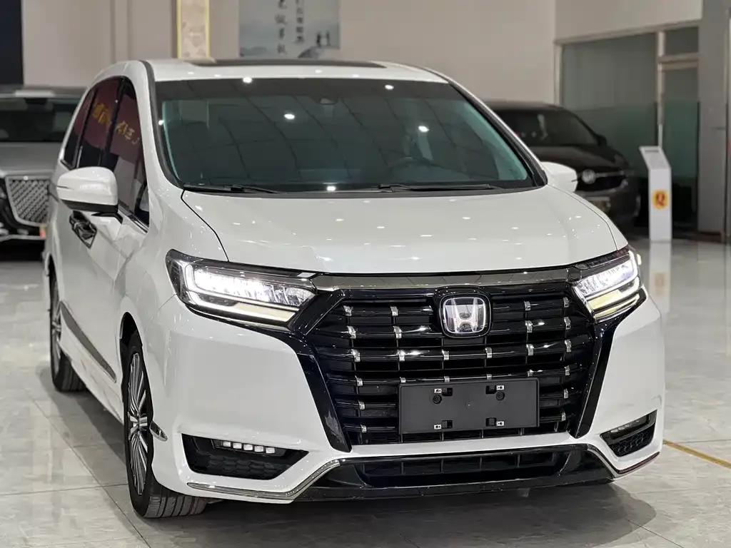 Honda Elysion 2023 из CN, фото 3