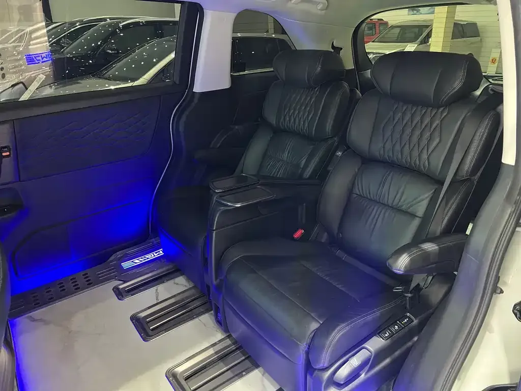 Honda Elysion 2023 из CN, фото 8
