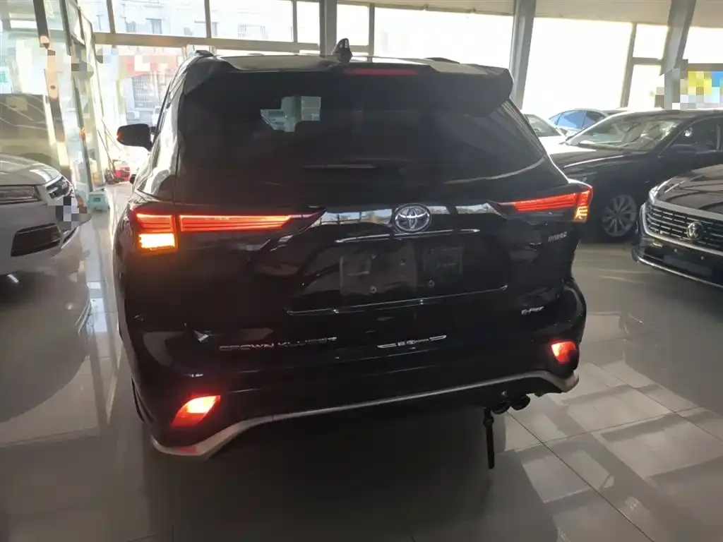Toyota Crown Kluger 2023 из CN, фото 6