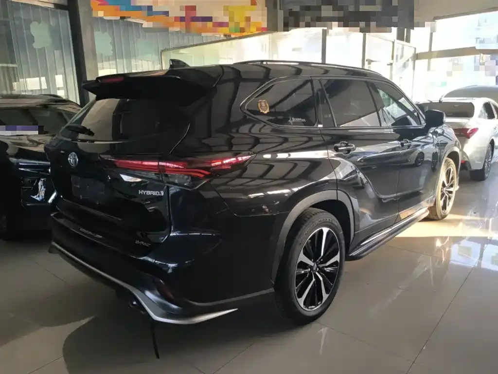 Toyota Crown Kluger 2023 из CN, фото 7