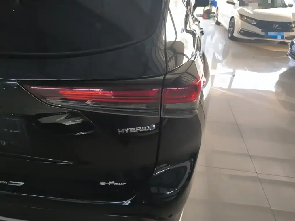 Toyota Crown Kluger 2023 из CN, фото 8