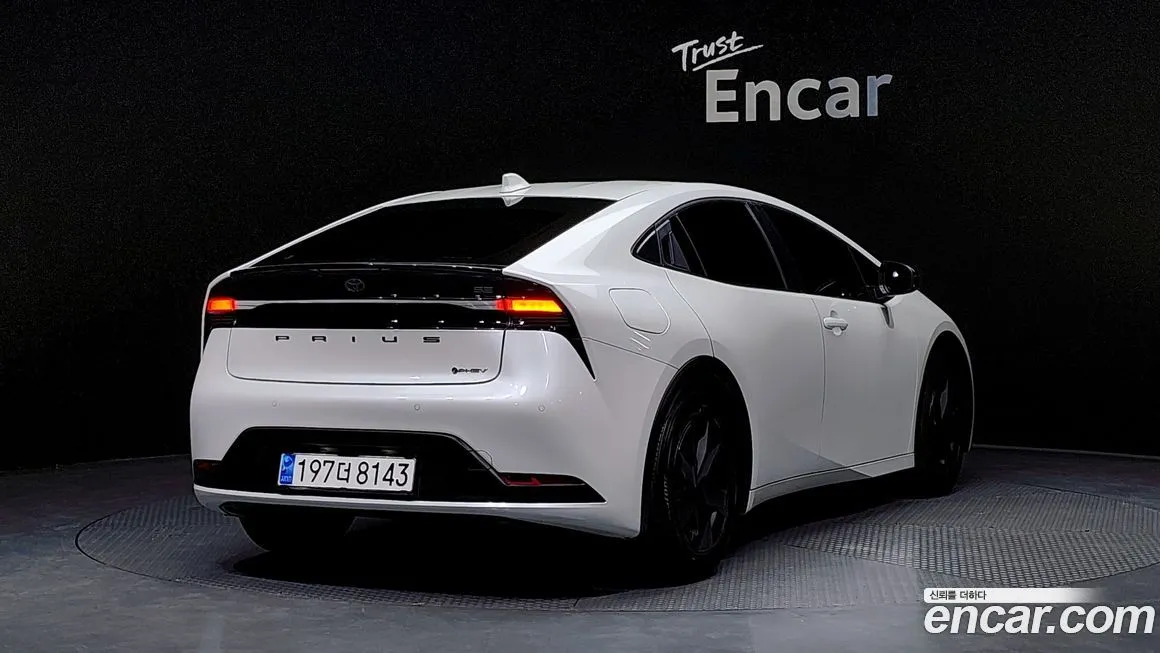 Toyota Prius 2024 из KR, фото 2