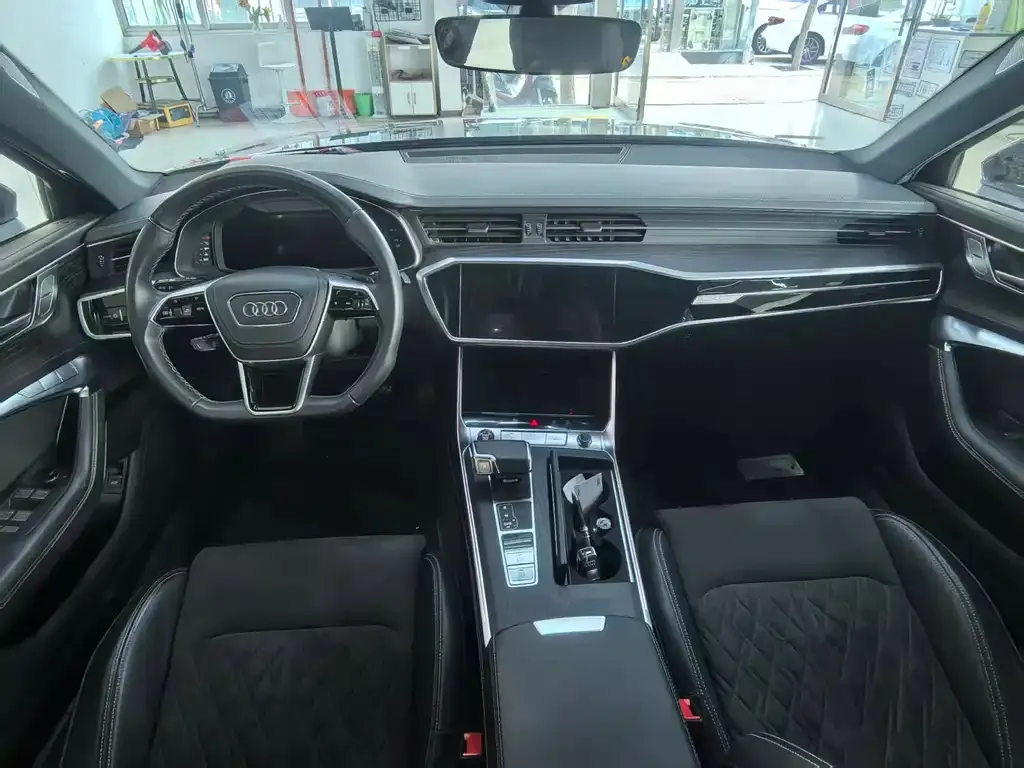 Audi A6L 2024 из CN, фото 4