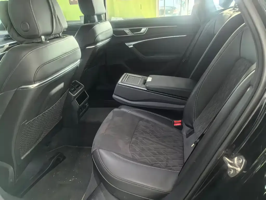 Audi A6L 2024 из CN, фото 9
