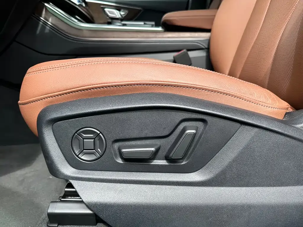 Audi Q7 2024 из CN, фото 10