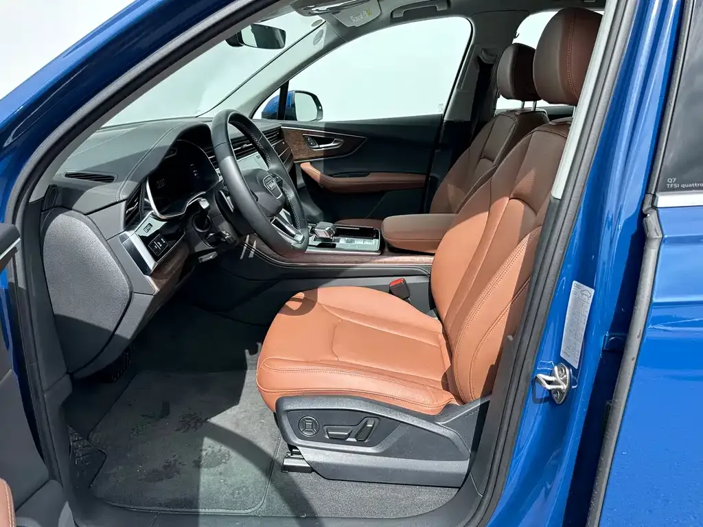 Audi Q7 2024 из CN, фото 6