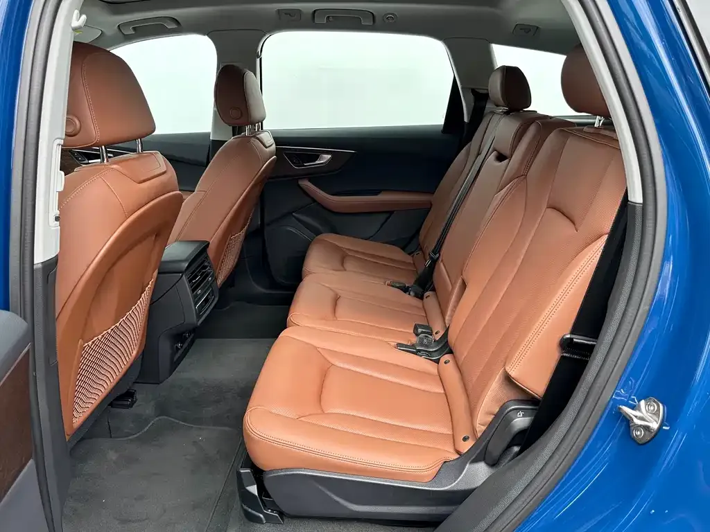 Audi Q7 2024 из CN, фото 7