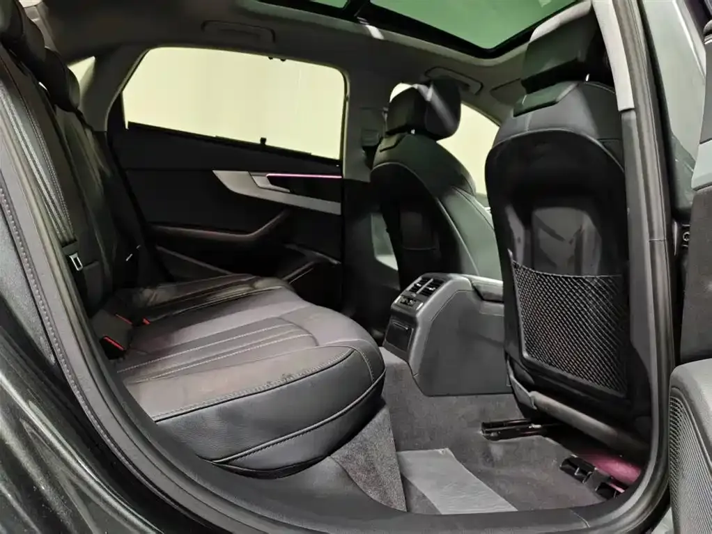 Audi A4L 2021 из CN, фото 6