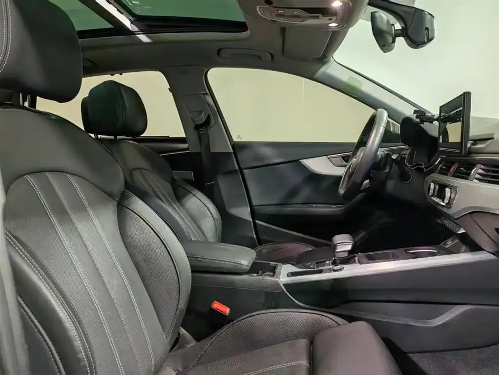 Audi A4L 2021 из CN, фото 8