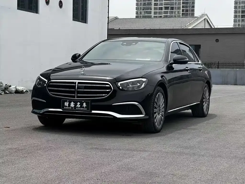 Mercedes-Benz E-Class — фото 1
