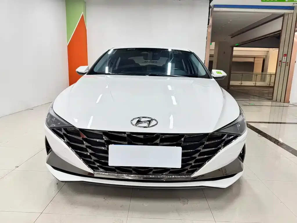 Hyundai Elantra — фото 2